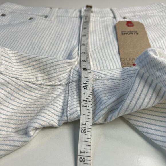 Levi's NWT Women's Mid-Length Shorts Mid-Rise Slim Striped Coastal Size 8 / W29 - Picture 7 of 13